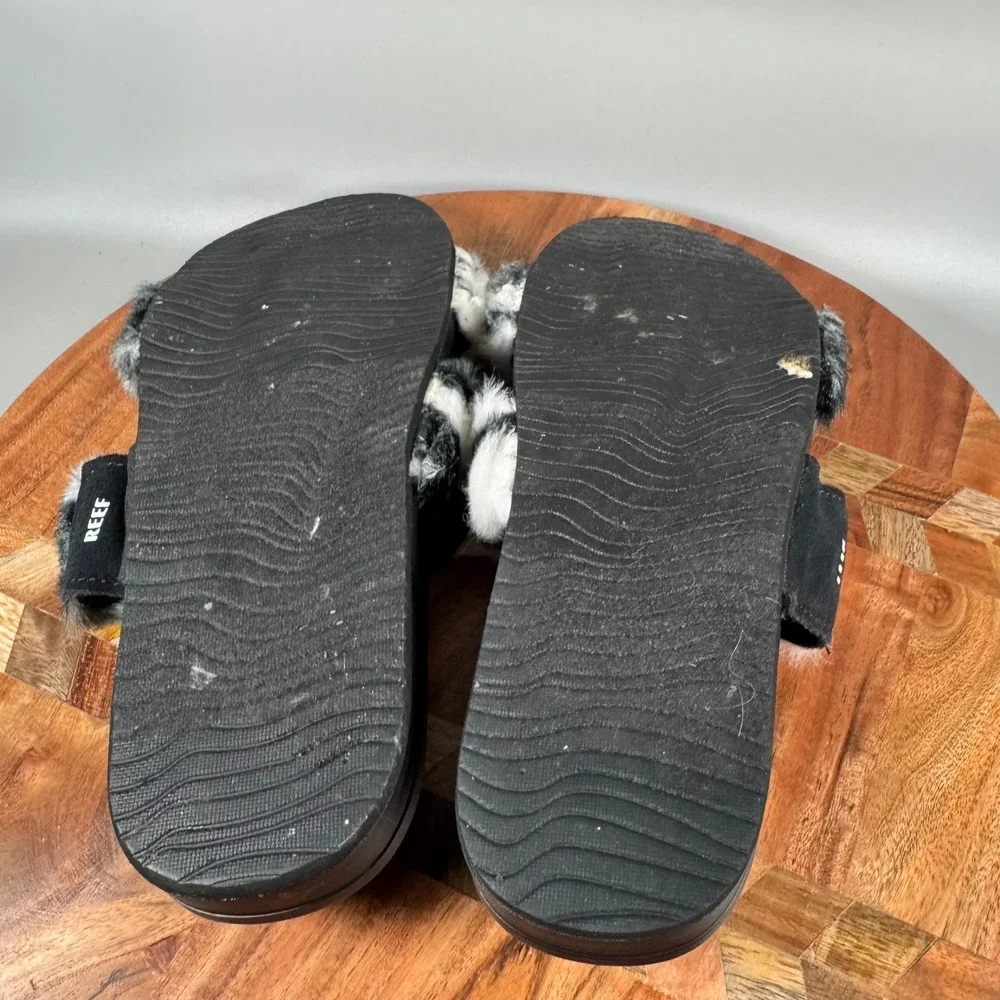 Reef Cushion Vista Cozy Black White Zebra Faux Fur Slide Sandals Womens 8 H-22